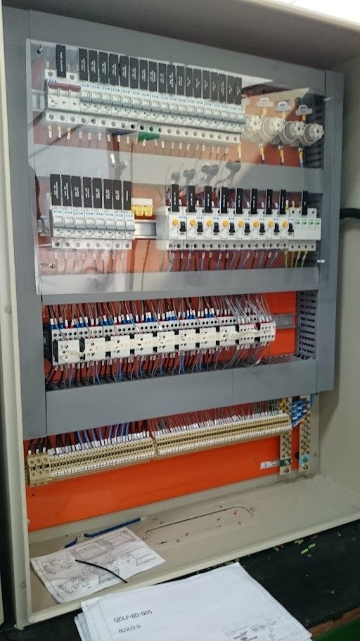 Montagem de Painéis Elétricos